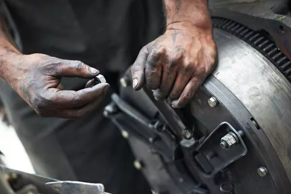 Garagiste solidaire pour changement de plaquette de frein avant, Aléria, Garage Solidaire de la Plaine